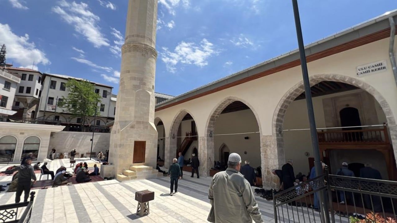 Foto - 6 şubatta büyük hasar almıştı 583 yıllık Ulu Cami'de deprem sonrası ilk cuma