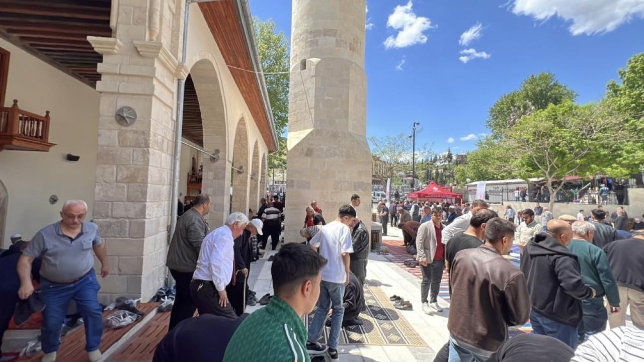 Foto - 6 şubatta büyük hasar almıştı 583 yıllık Ulu Cami'de deprem sonrası ilk cuma