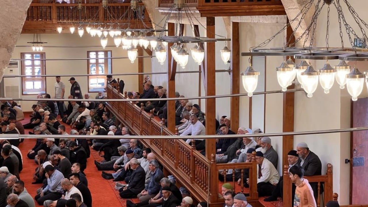 Foto - 6 şubatta büyük hasar almıştı 583 yıllık Ulu Cami'de deprem sonrası ilk cuma