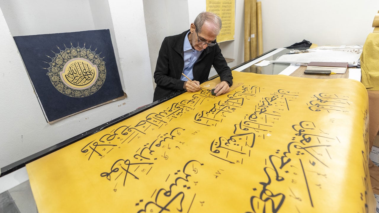 Foto - 6 yıllık sabır, 4 metrelik eser! İşte Dünyanın en büyük el yazması Kur’an-ı Kerim’i