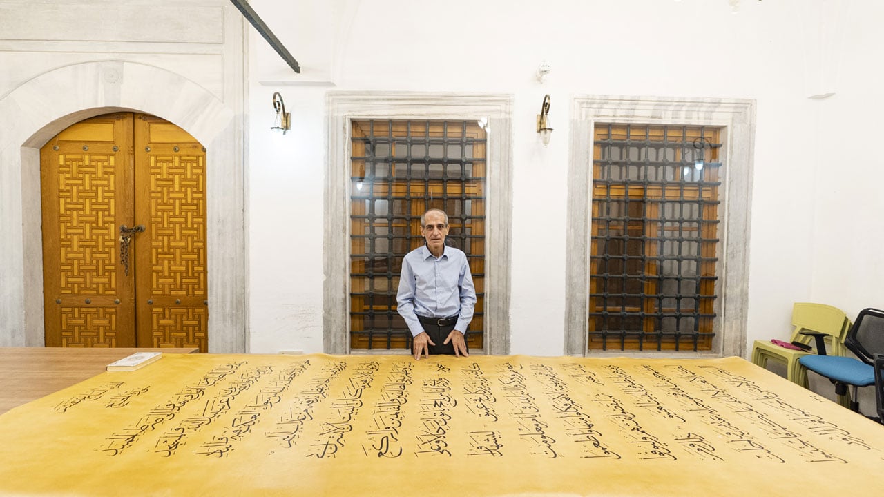 Foto - 6 yıllık sabır, 4 metrelik eser! İşte Dünyanın en büyük el yazması Kur’an-ı Kerim’i