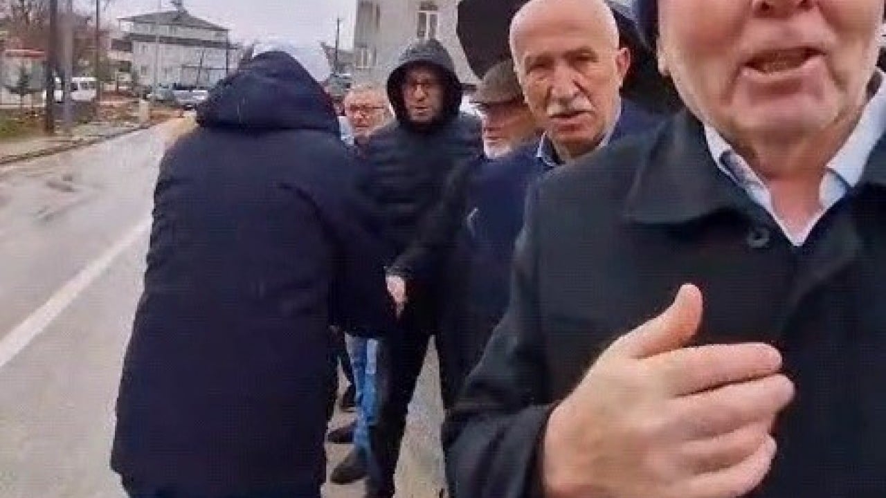 Foto - 60 Yıllık Bayram geleneği 1 kilometrelik bayramlaşma kuyruğu