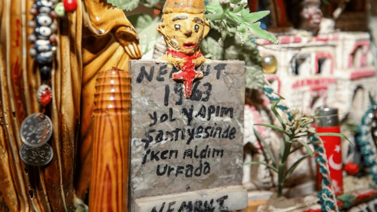 Foto - 60 yıllık hediyelikleri ve bir odaya sığdırdı! Kazım Amca’nın ilginç hikayesi