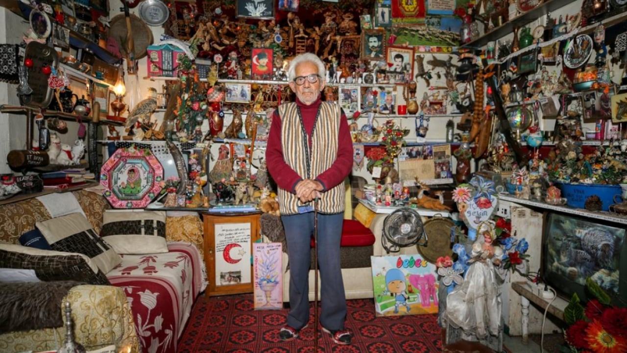 Foto - 60 yıllık hediyelikleri ve bir odaya sığdırdı! Kazım Amca’nın ilginç hikayesi