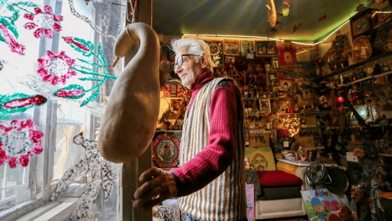 Foto - 60 yıllık hediyelikleri ve bir odaya sığdırdı! Kazım Amca’nın ilginç hikayesi