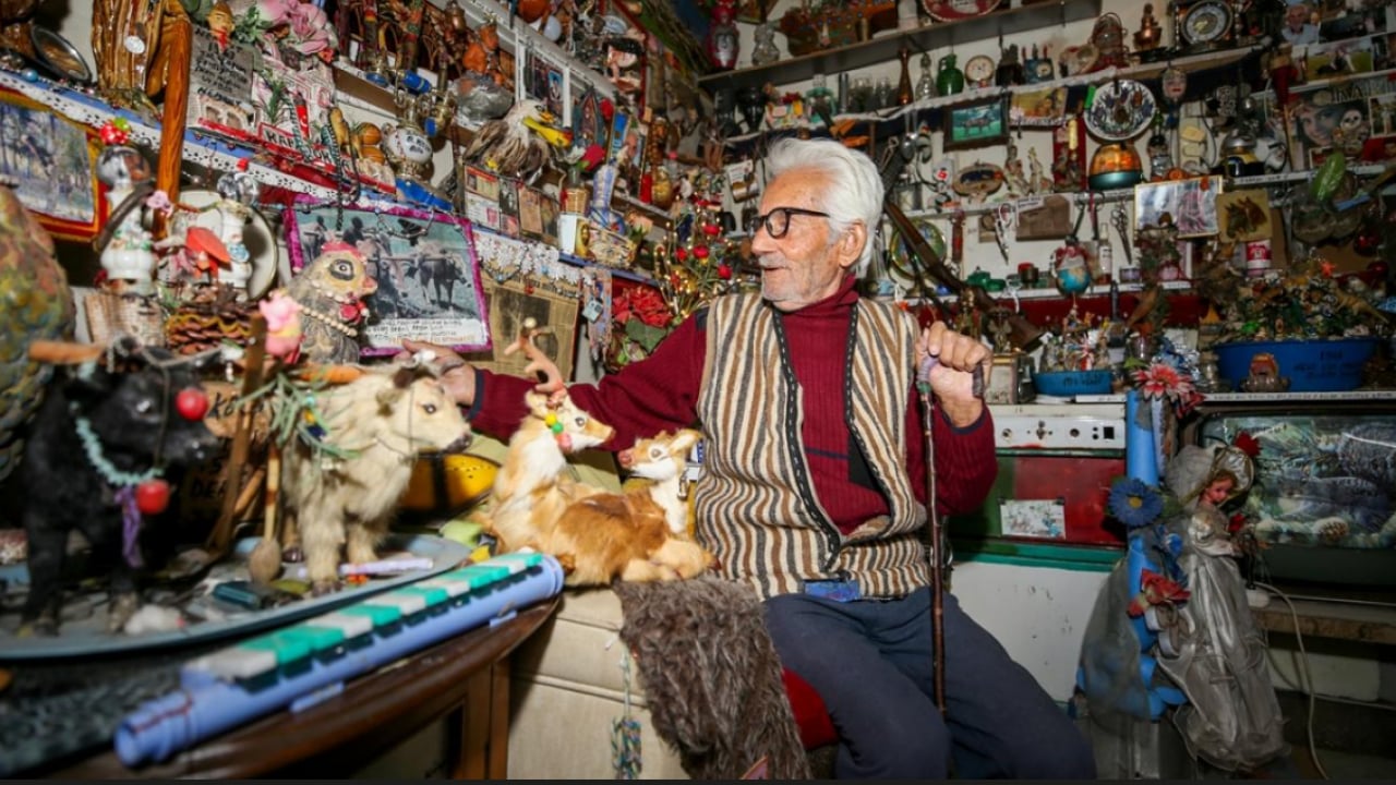 Foto - 60 yıllık hediyelikleri ve bir odaya sığdırdı! Kazım Amca’nın ilginç hikayesi