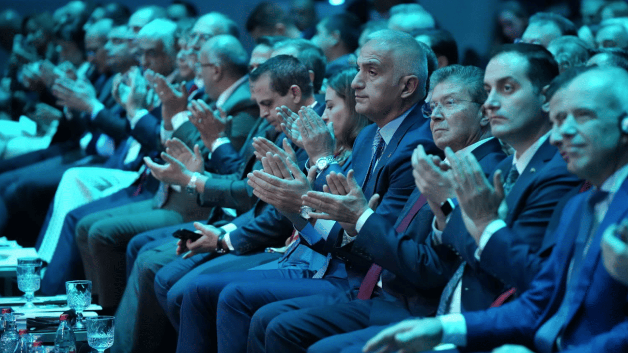 Foto - 64 milyar dolar gelire emin adımlarla gidiyoruz... Türkiye sürdürülebilir turizmde dünya lideri: Bakan Ersoy: Kış sübvanseleri yeniden devrede