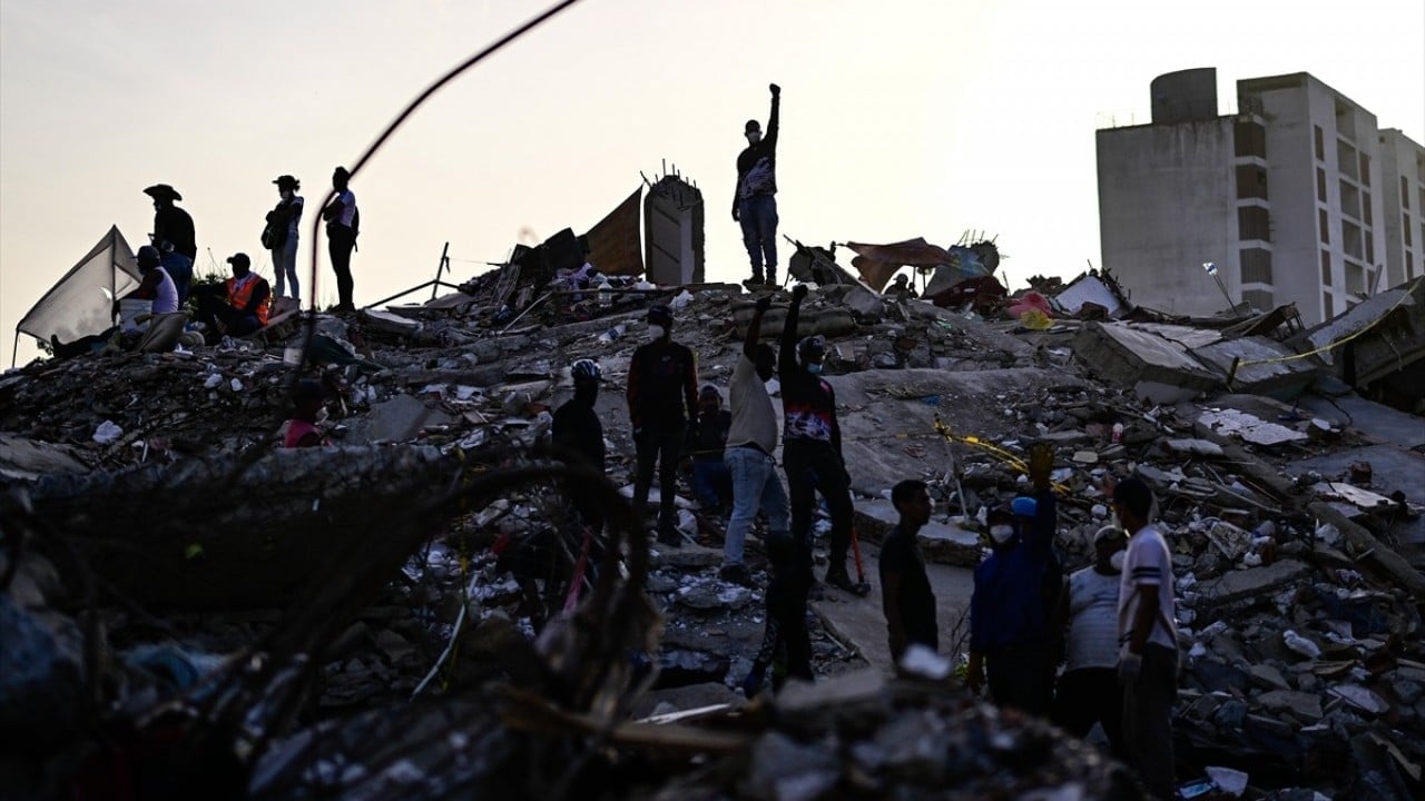 Foto - 7 günlük ulusal yas ilan edildi 2 bin 295 ölü 68 bin kayıp