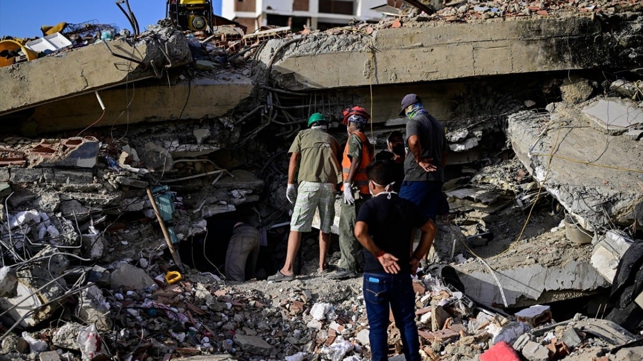 Foto - 7 günlük ulusal yas ilan edildi 2 bin 295 ölü 68 bin kayıp