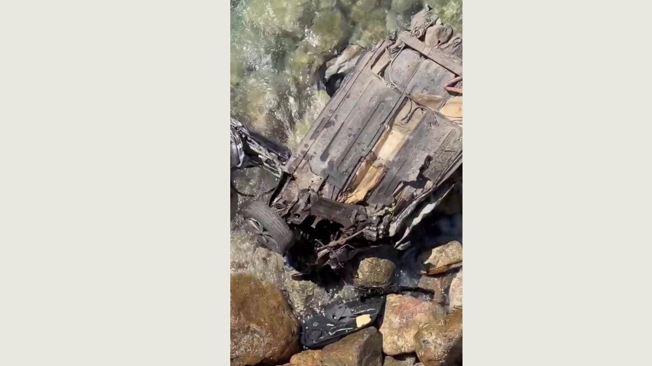 Foto - 7 saatlik operasyonla çıkarıldı ama... Otomobiliyle denize uçtu
