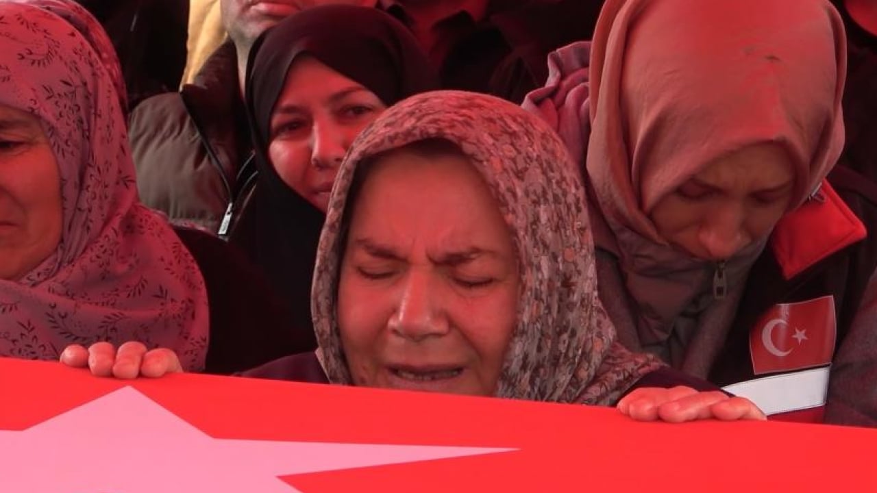 Foto - 7 yaşındaki İdris Bartu'nun acı vedası: Şehit babaya son dokunuş