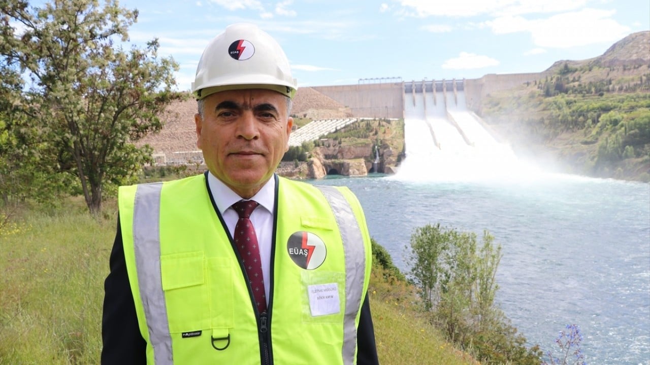 Foto - 7 yıl aradan sonra kapaklar açıldı Keban fazla suyunu bıraktı
