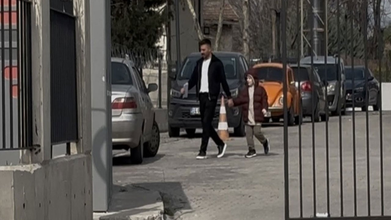 Foto - 7 yıl boyunca çöp evde tutulmuştu! Nazar kız kardeşiyle ilk kez sarıldı