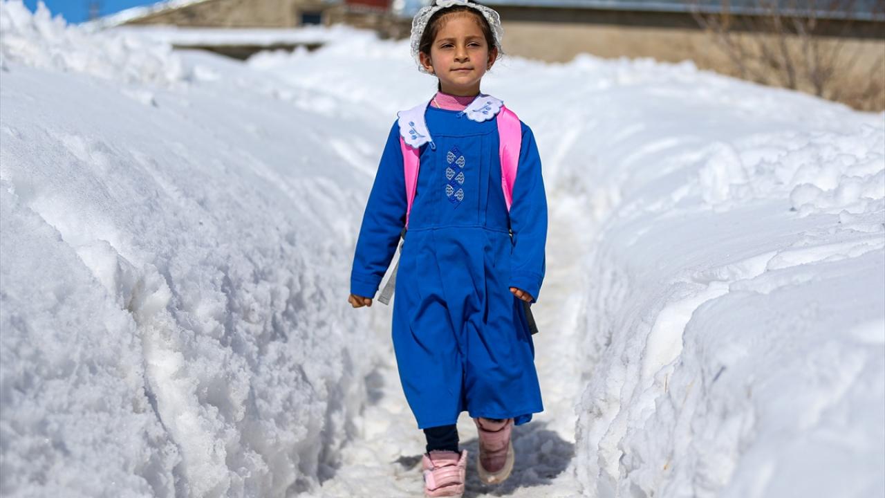 Foto - 70 yaşındaki Nine, torunu sayesinde okuma yazma öğreniyor