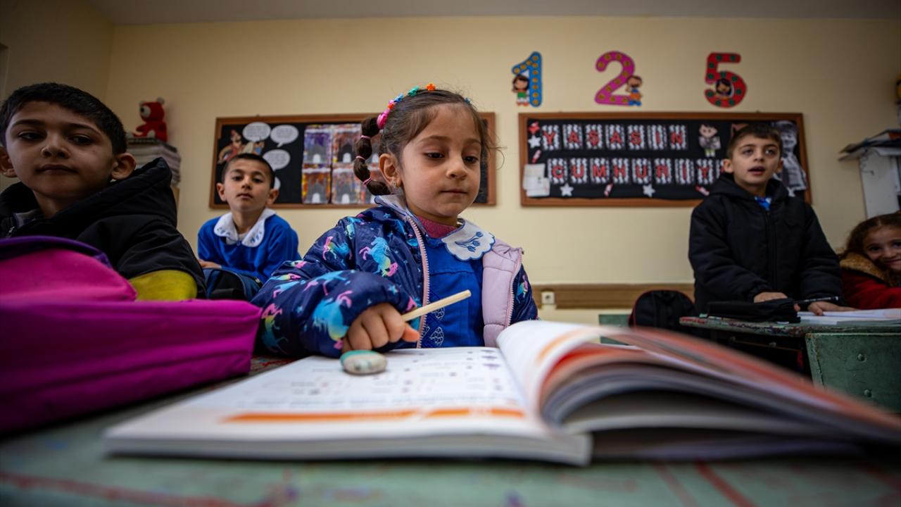 Foto - 70 yaşındaki Nine, torunu sayesinde okuma yazma öğreniyor