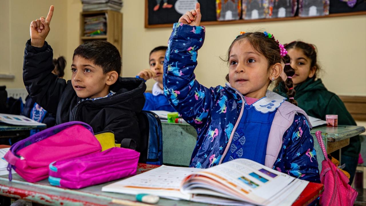 Foto - 70 yaşındaki Nine, torunu sayesinde okuma yazma öğreniyor