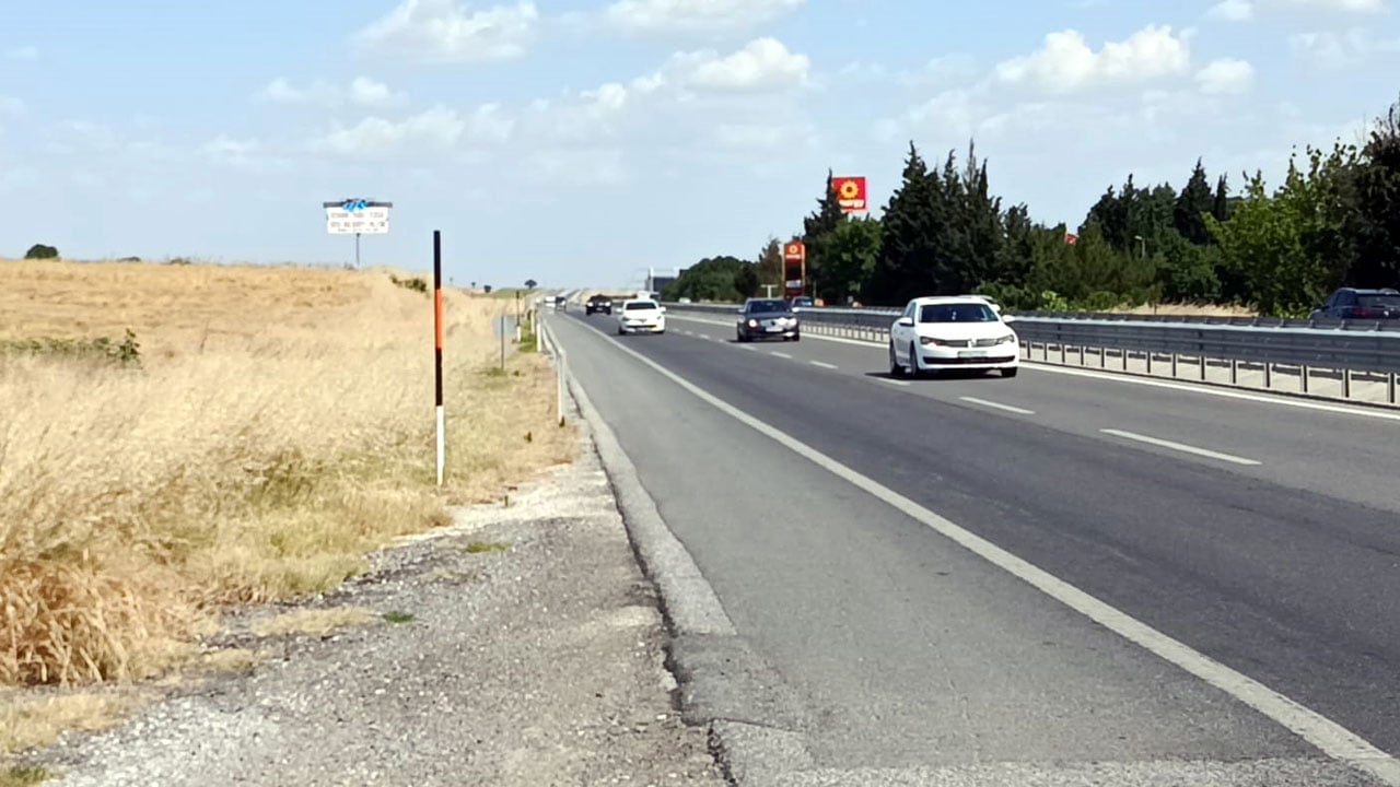 Foto - 700 liralık reflektör hayat kurtarır! Kardeşini kaybettiği yolda acı çağrı
