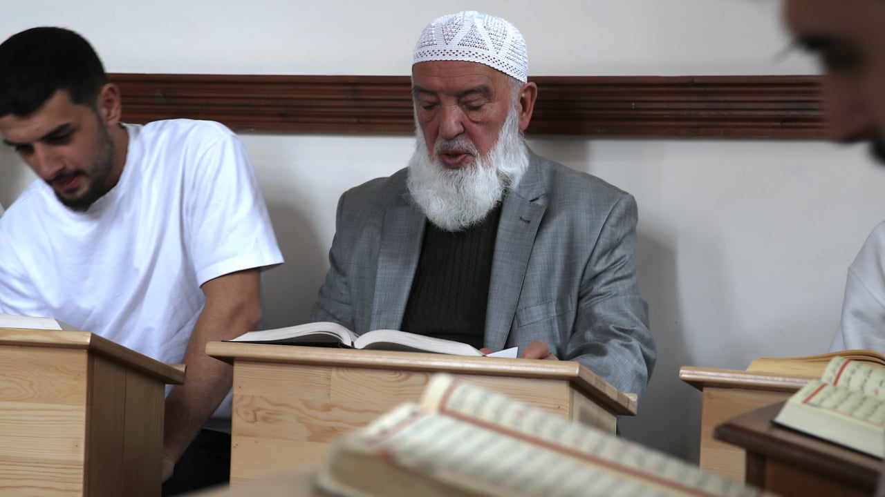 Foto - 75 yaşındaki hafızın gıpta ettiren hikayesi! Yüce Kur'an-ı Kerim aşkı yaş tanımıyor