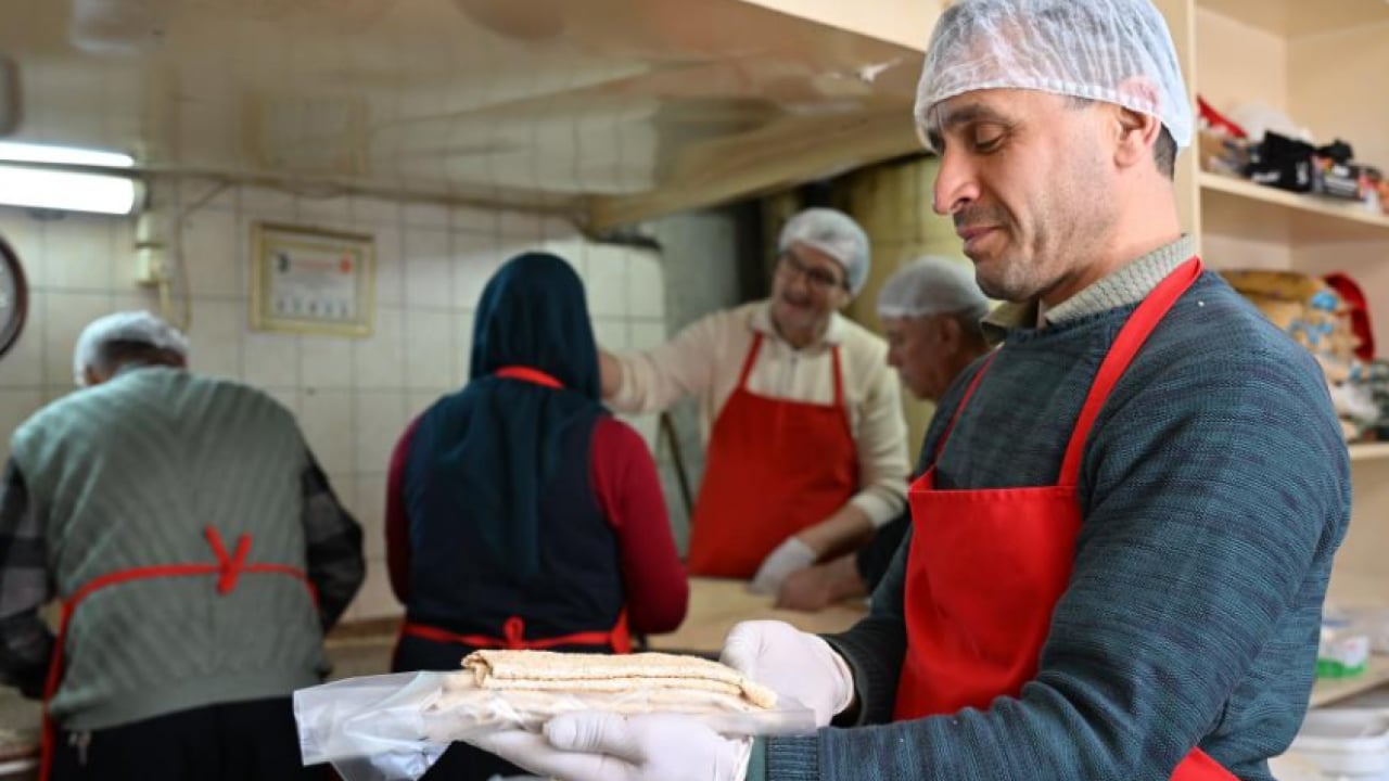 Foto - 75 yıllık Ramazan mirası: Demirci’nin ‘susamlı helvası’ tezgahlarda