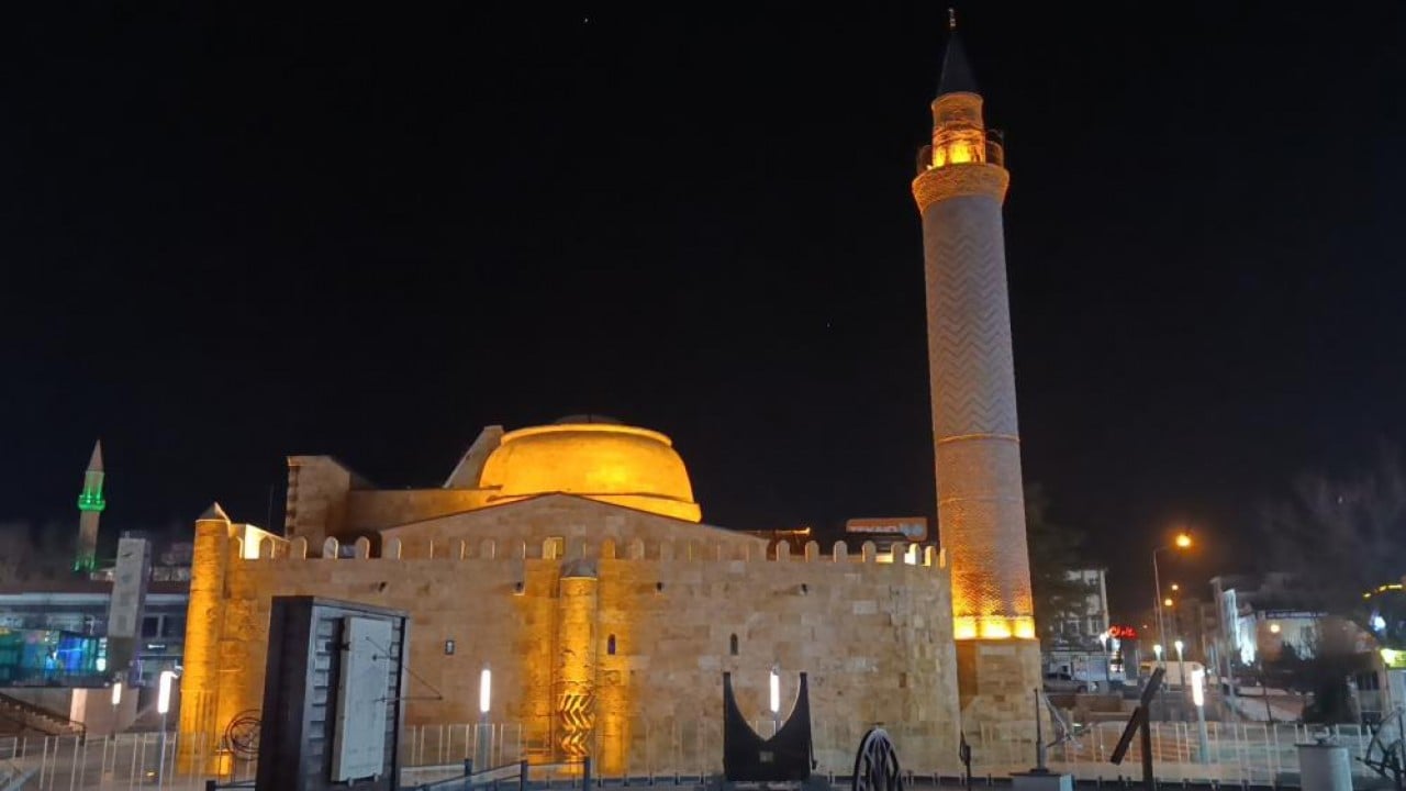 750 yıllık medreseye kovalı önlem rezaleti