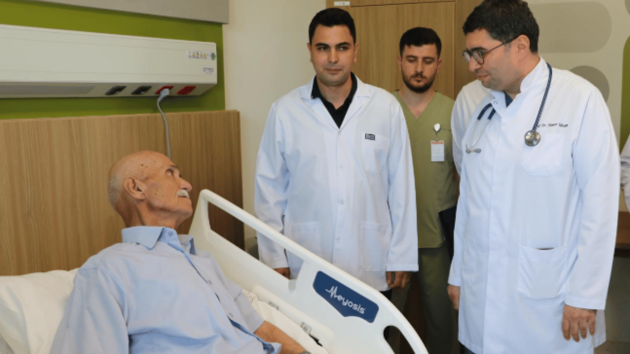 Foto - 77 yaşında 10 saatlik ameliyata girdi! Karaciğerinden 13 santimetre tümör çıkarıldı