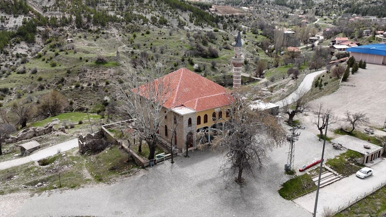 Foto - 8 asırlık Alaaddin Camisi zamana direniyor! Selçuklu mimarisinin en özgün örneklerinden biri