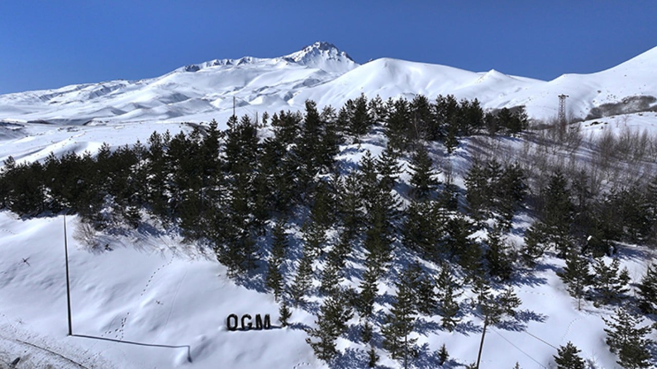 8 bin futbol sahası büyüklüğünde Erciyes dağı'nda 7 milyon fidan toprakla buluştu