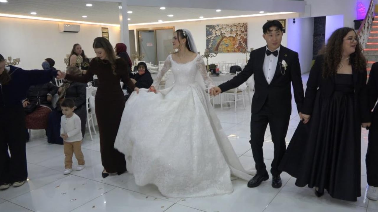 Foto - 8 bin kilometrelik aşk hikayesi mutlu sonla bitti: Çayeli’ne Koreli damat