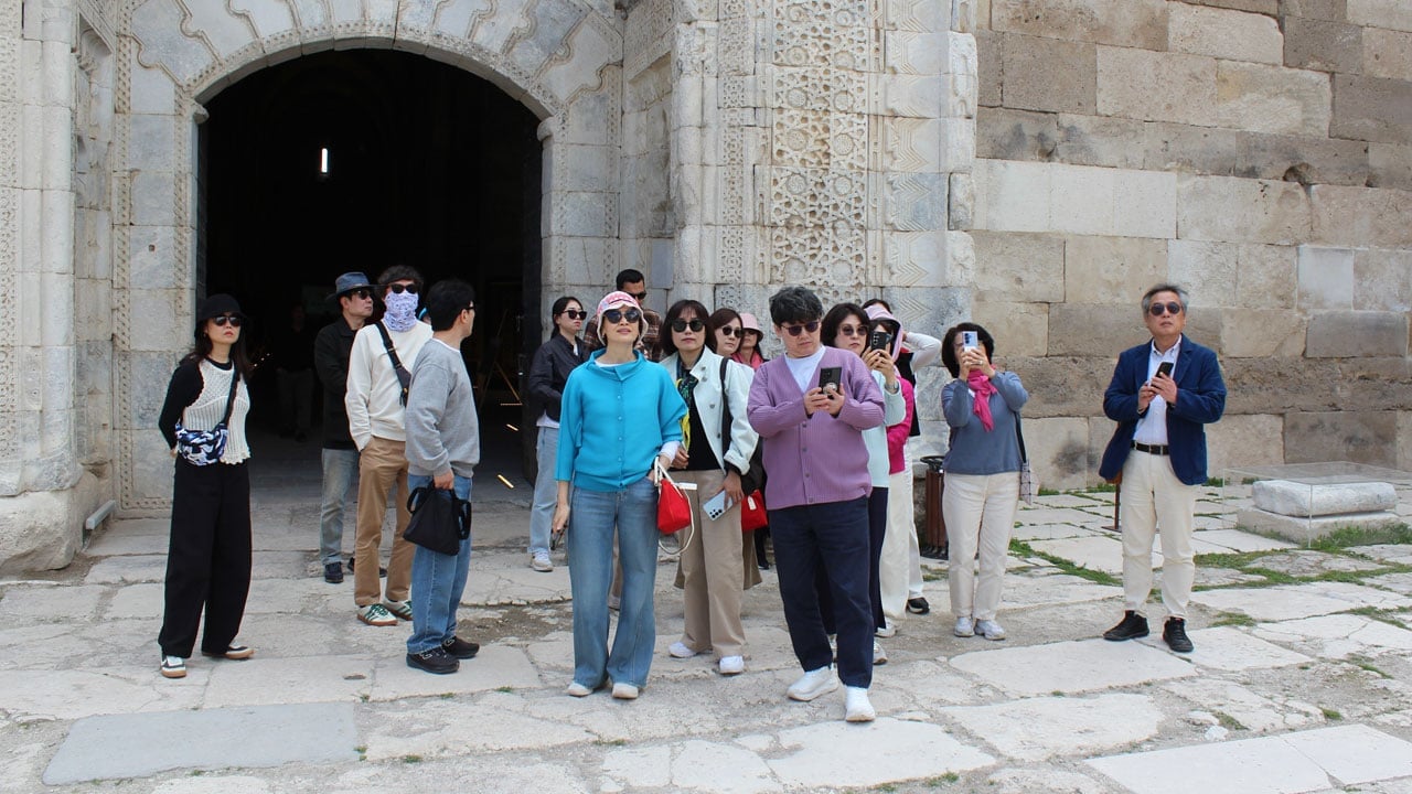 Foto - 800 yıllık Sultanhanı’na yoğun ilgi! Türk dizileri turistlerin rotasını değiştirdi