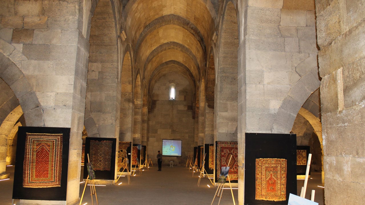 Foto - 800 yıllık Sultanhanı’na yoğun ilgi! Türk dizileri turistlerin rotasını değiştirdi