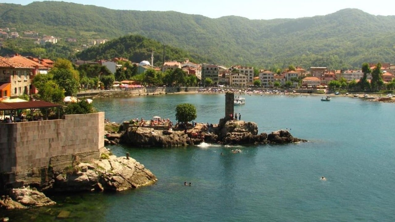 Foto - 800 yıllık tarihi esere sprey boyayla yazı yazmışlar