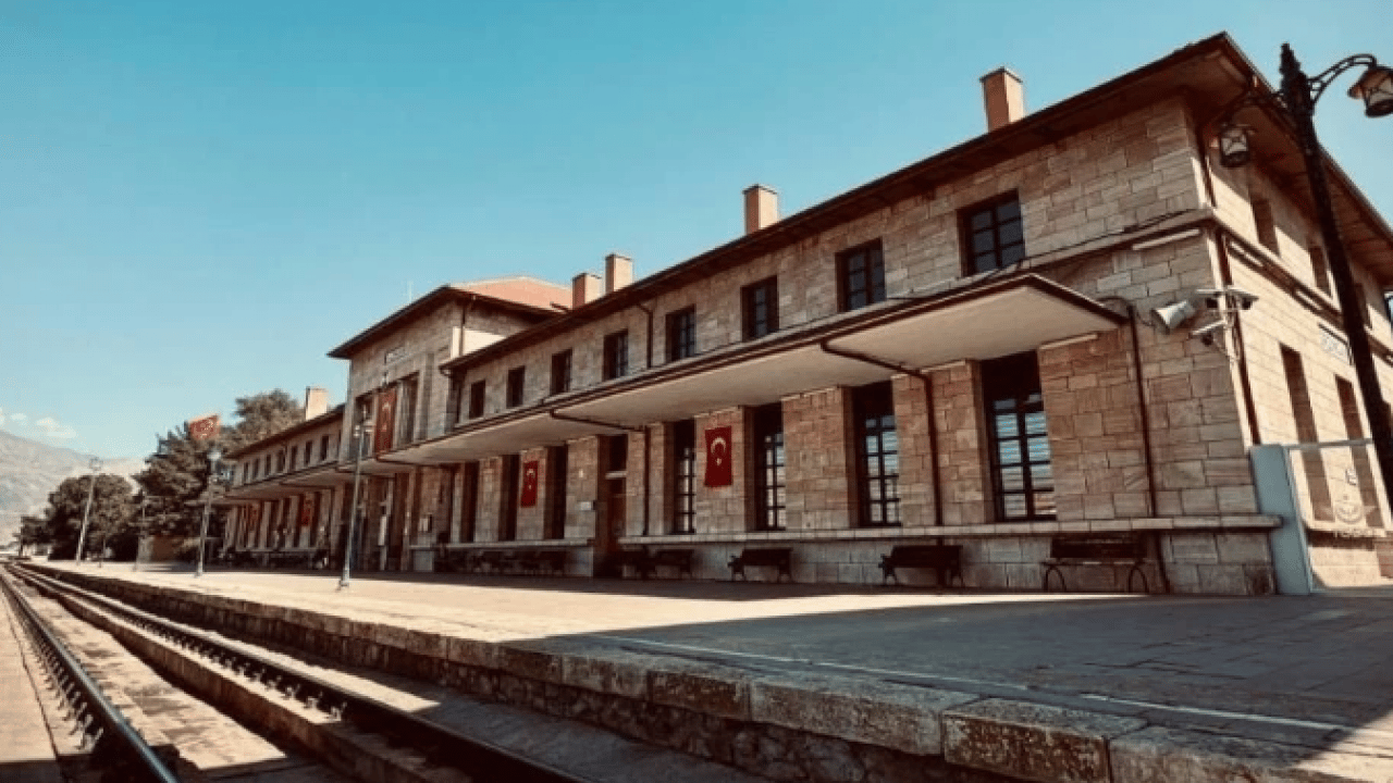 Foto - 87 yıldır ayakta! Büyük Erzincan depremine direnen tek yapı