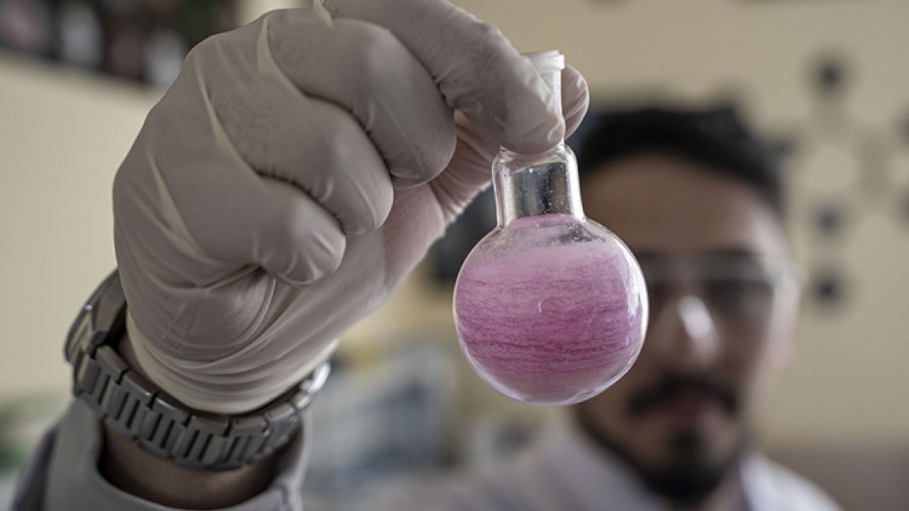 88 bilim insanı Erzurum'da ilaç ham maddesi üretiyor