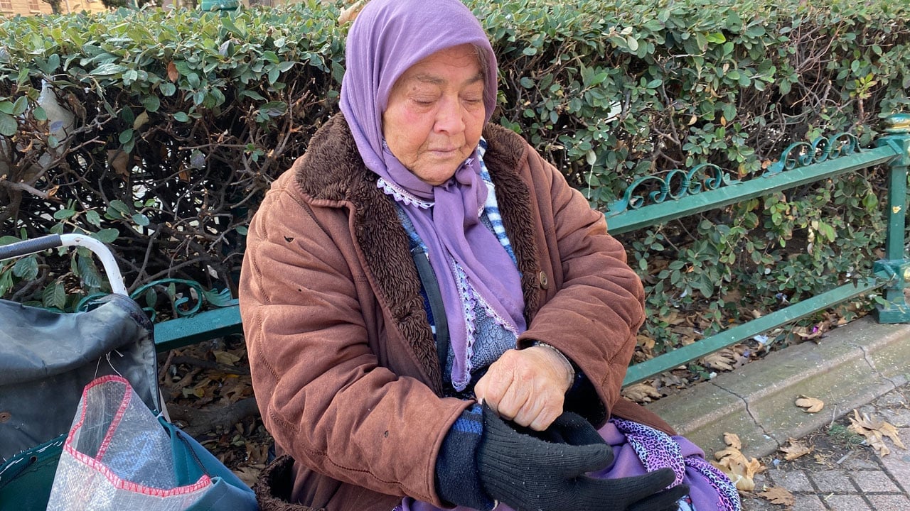 9 saat boyunca sokaklarda! 74 yaşındaki kadının yaşam mücadelesi