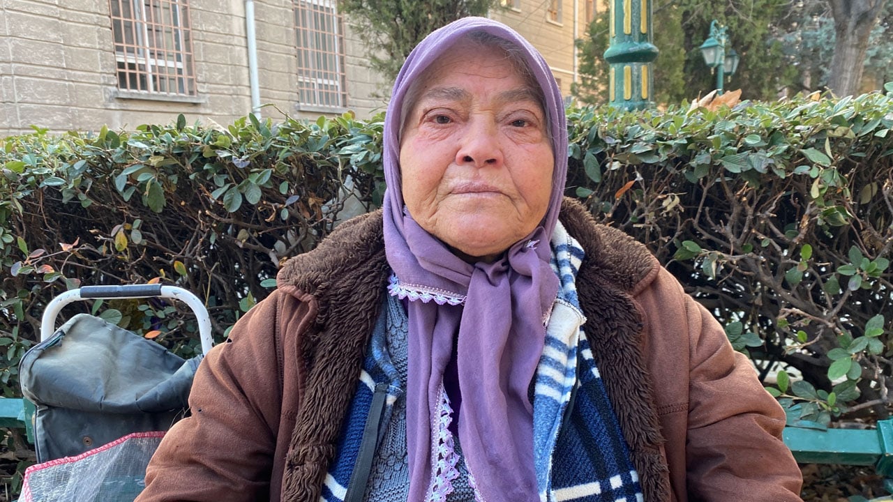 Foto - 9 saat boyunca sokaklarda! 74 yaşındaki kadının yaşam mücadelesi