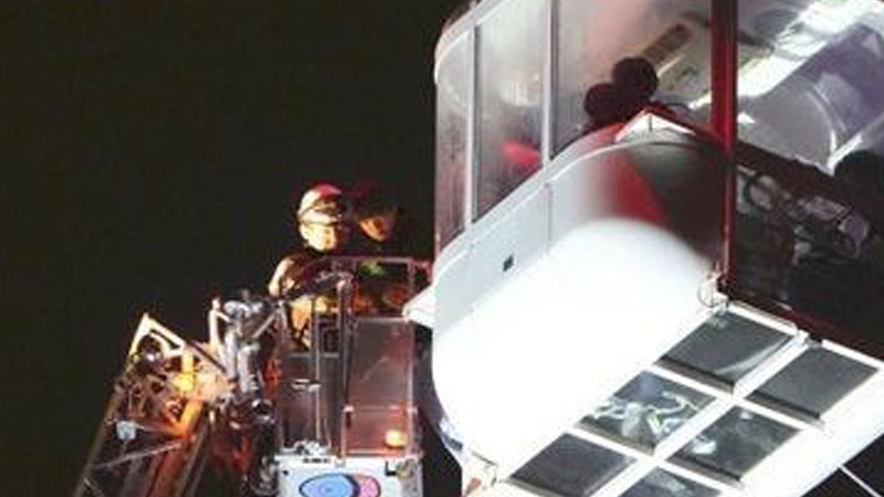 Foto - 9 saatlik nefes kesen kurtarma operasyonu! Japonya’da 123 metrelik dönme dolap bozuldu 20 kişi ecel terleri döktü