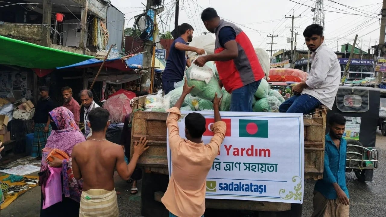 900 aileye ulaşıldı Türkiye’den Bangladeş’e yardım eli
