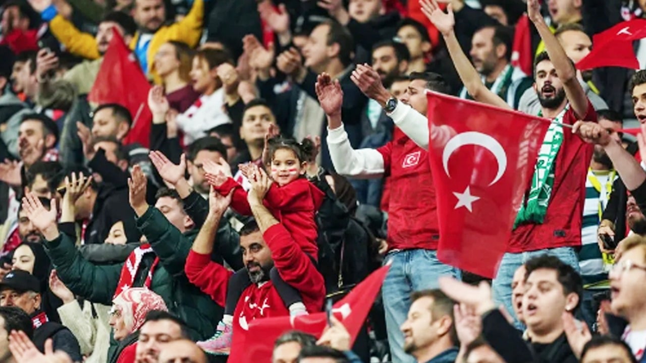 A Milli Futbol Takımı'na büyük destek: Bursa’da Milli maç heyecan! Türkiye Bulgaristan'la karşı karşıya