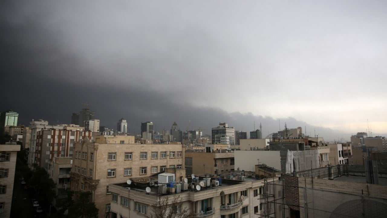 Foto - ABD-İsrail petrol depolarını vurdu, Tahran’ı kara bulutlar kapladı