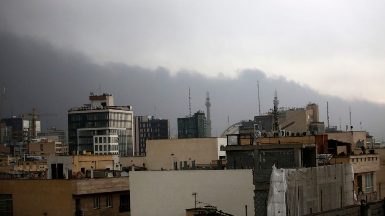 Foto - ABD-İsrail petrol depolarını vurdu, Tahran’ı kara bulutlar kapladı