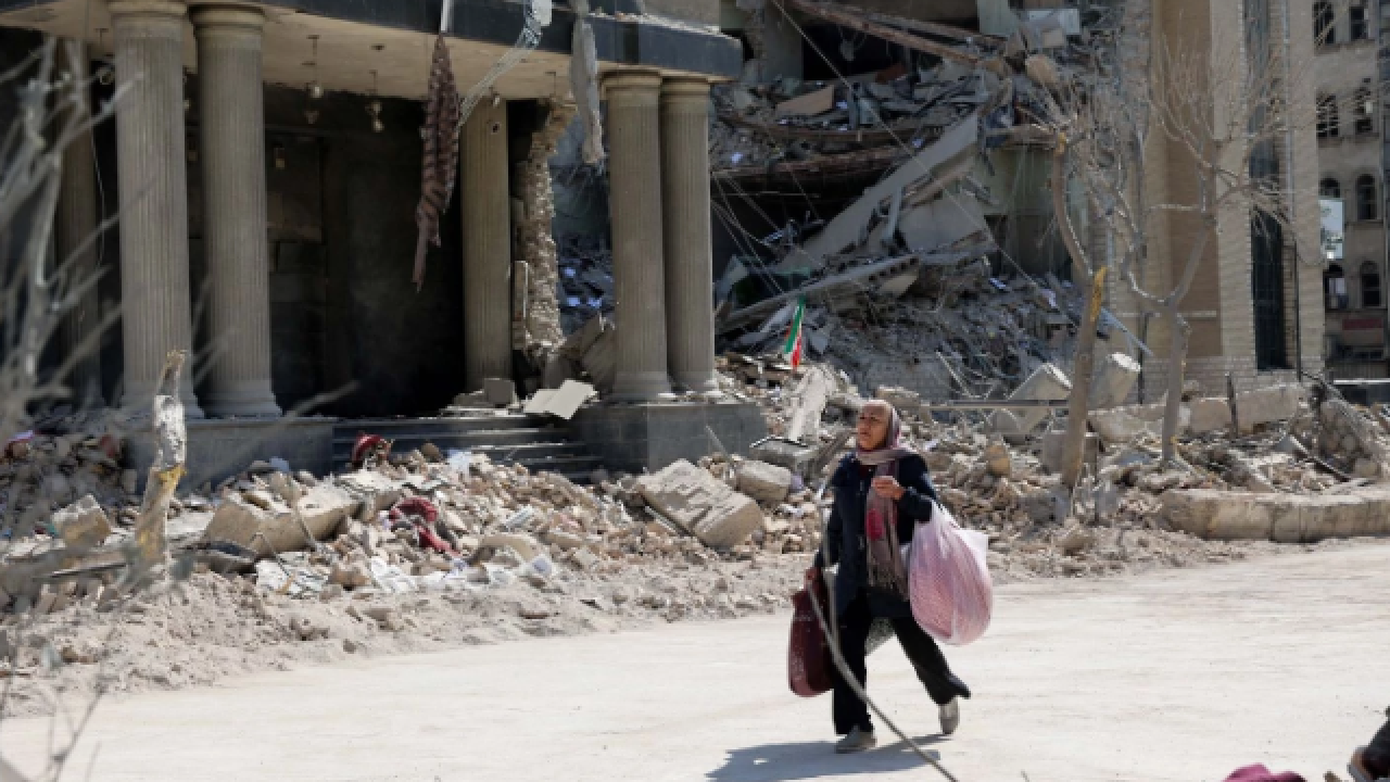 Foto - ABD-İsrail saldırıları devam ediyor! 100 bin kişi Tahran’dan kaçtı