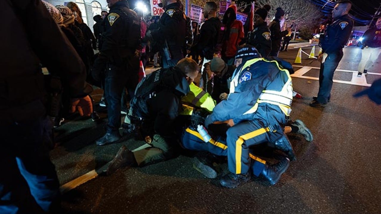 Foto - ABD polisi İsrailli soykırımcı katillere kol kanat geriyor. Siyoniste koruma kalkanı