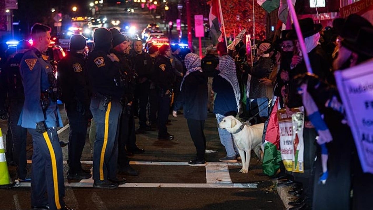 Foto - ABD polisi İsrailli soykırımcı katillere kol kanat geriyor. Siyoniste koruma kalkanı