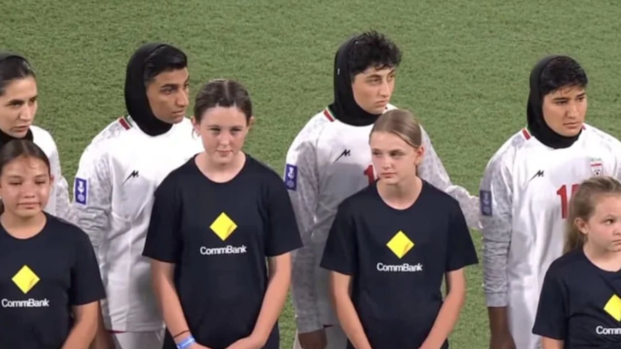 Foto - ABD haklı mı? İranlı kadın futbolcuların hareketi olay oldu!