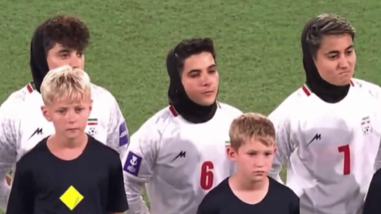 Foto - ABD haklı mı? İranlı kadın futbolcuların hareketi olay oldu!