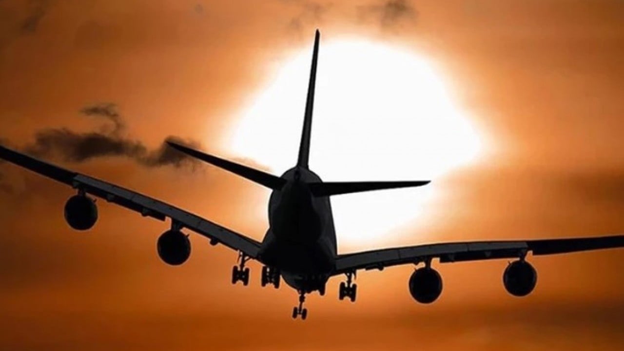 Foto - Yolcu uçağında panik anları: Hostesler pilotlara cevap veremedi!