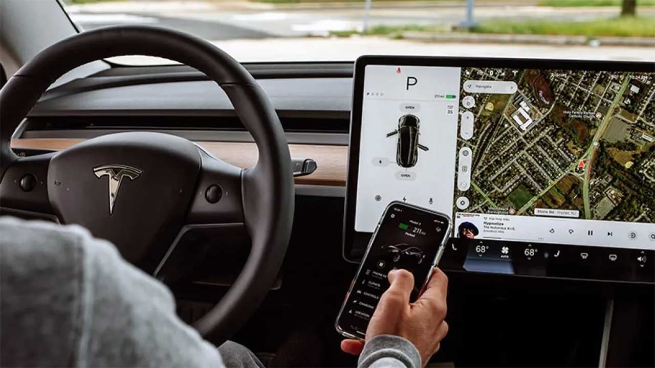 Foto - ABD'de işler kötü gidiyor! Tesla, Apple CarPlay'e sarıldı