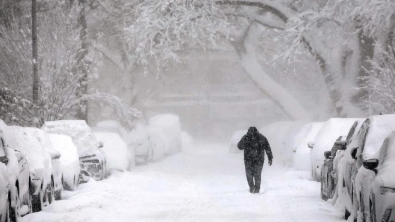 ABD’de kar fırtınası sürüyor! Kar kalınlığı 94 santimi buldu! 5 binden fazla uçuş iptal