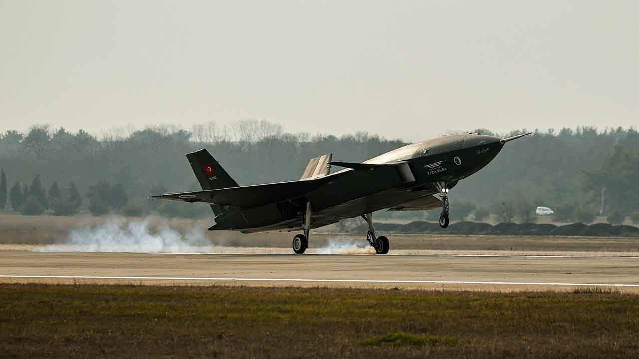 Foto - ABD'li eski savaş pilotu Bayraktar Kızılelma'yı analiz ederken o özellik karşısında şaştı kaldı