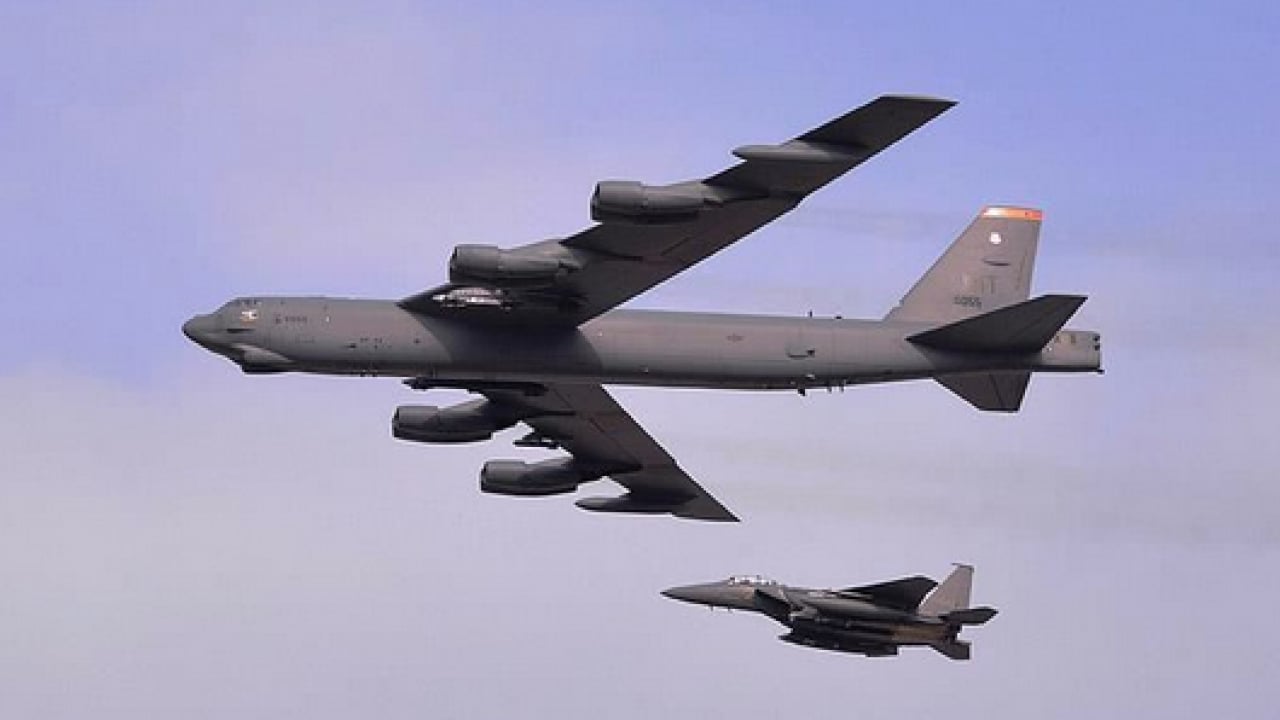 Foto - ABD'nin B-52 bombardıman uçakları İngiltere'deki RAF Fairford üssünde...